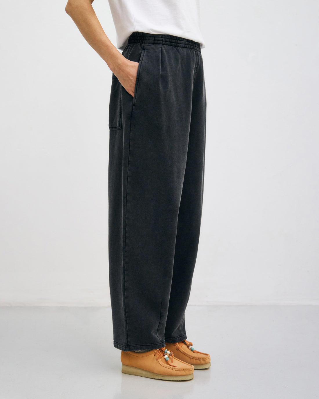 Weite Sweatpant Mit Bundfalte Bio Baumwolle - Washed Black