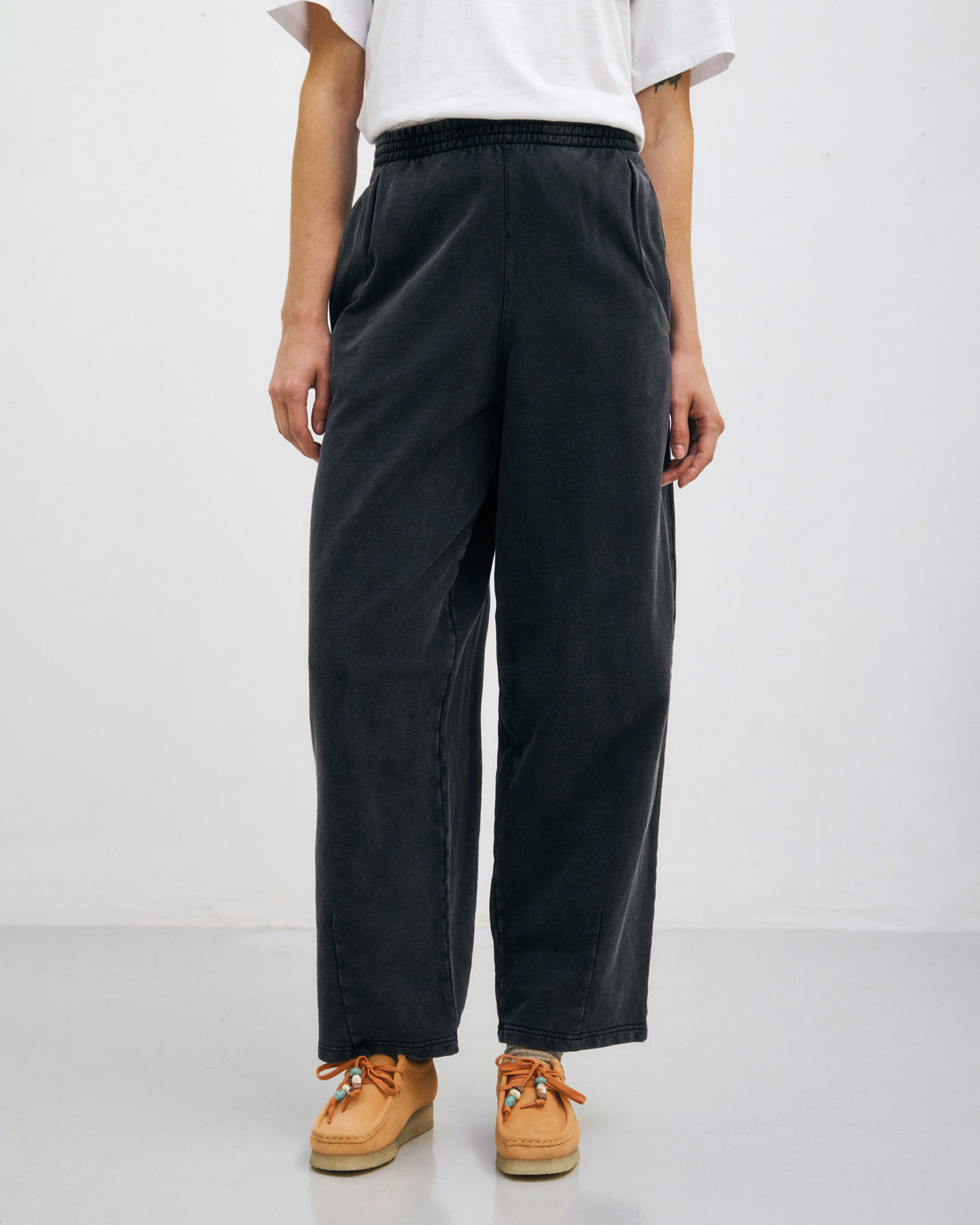 Weite Sweatpant Mit Bundfalte Bio Baumwolle - Washed Black