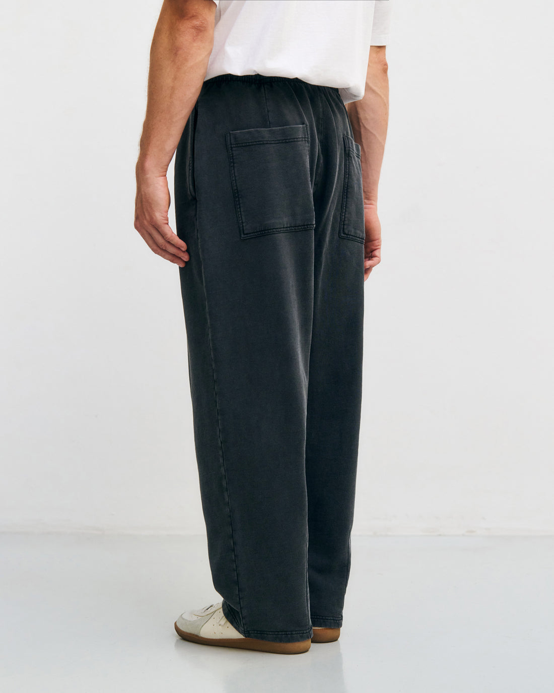 Weite Sweatpant Mit Bundfalte Bio Baumwolle - Washed Black
