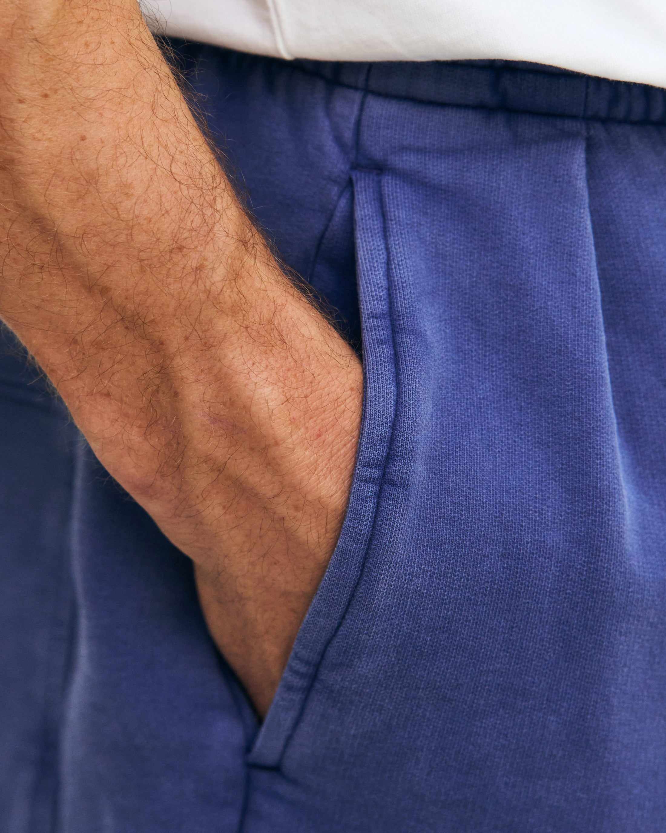 Weite Sweatpant mit Bundfalte Bio Baumwolle - Blau