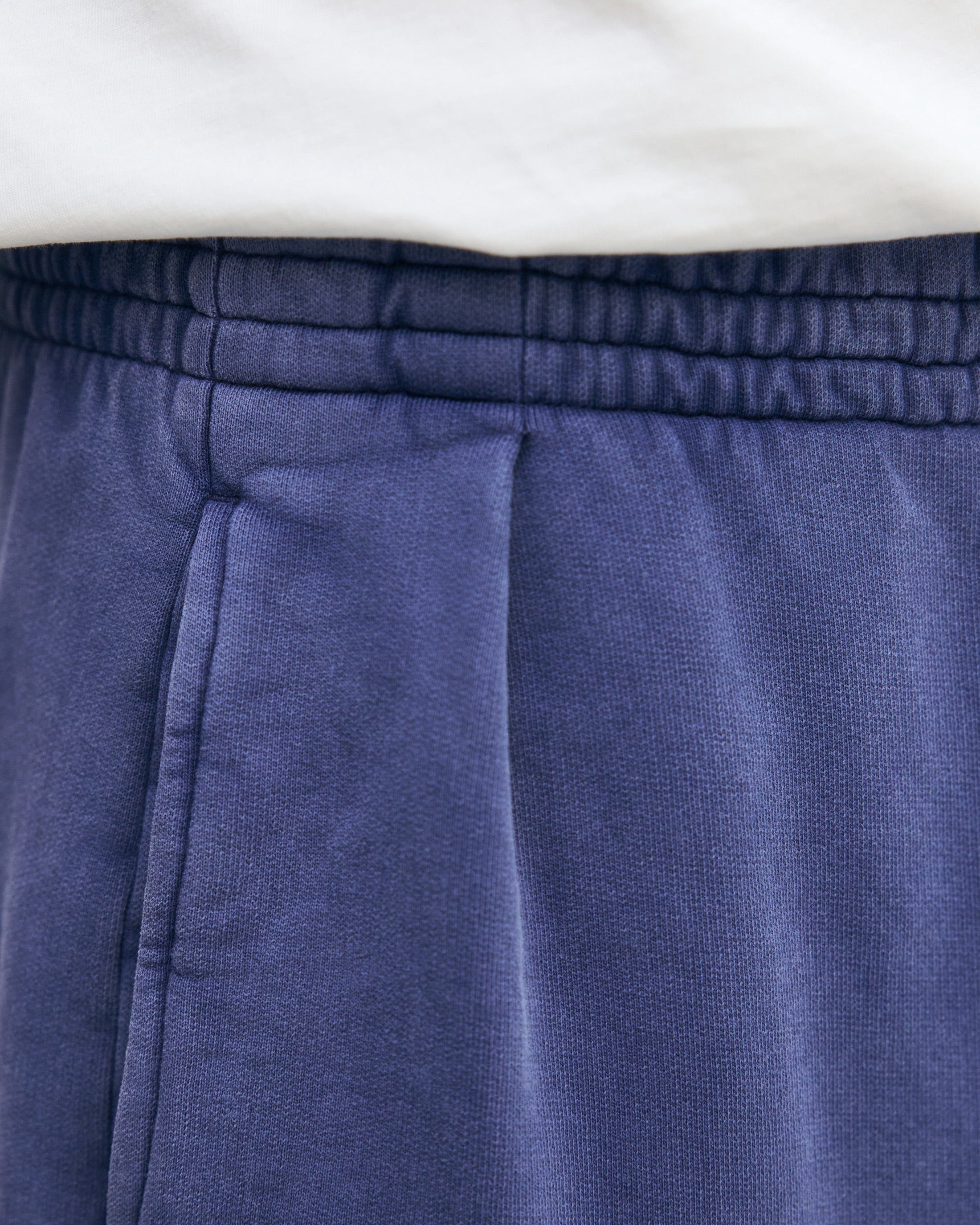 Weite Sweatpant mit Bundfalte Bio Baumwolle - Blau