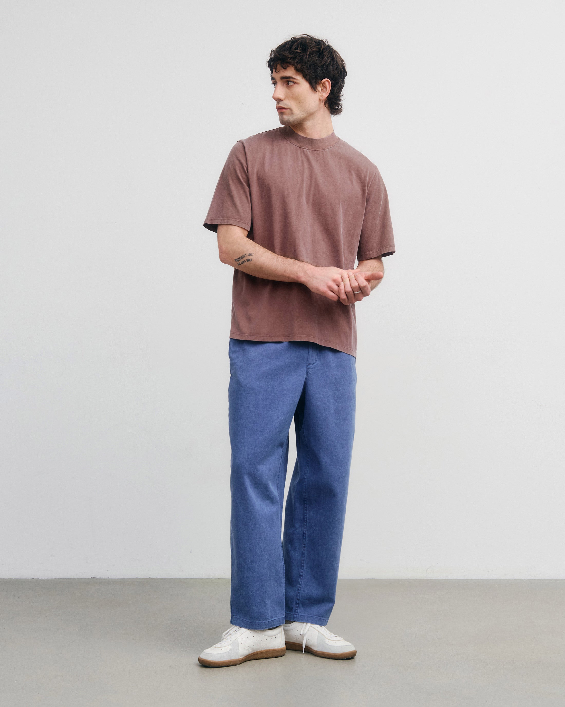 T-Shirt mit Breitem Kragen - Braun