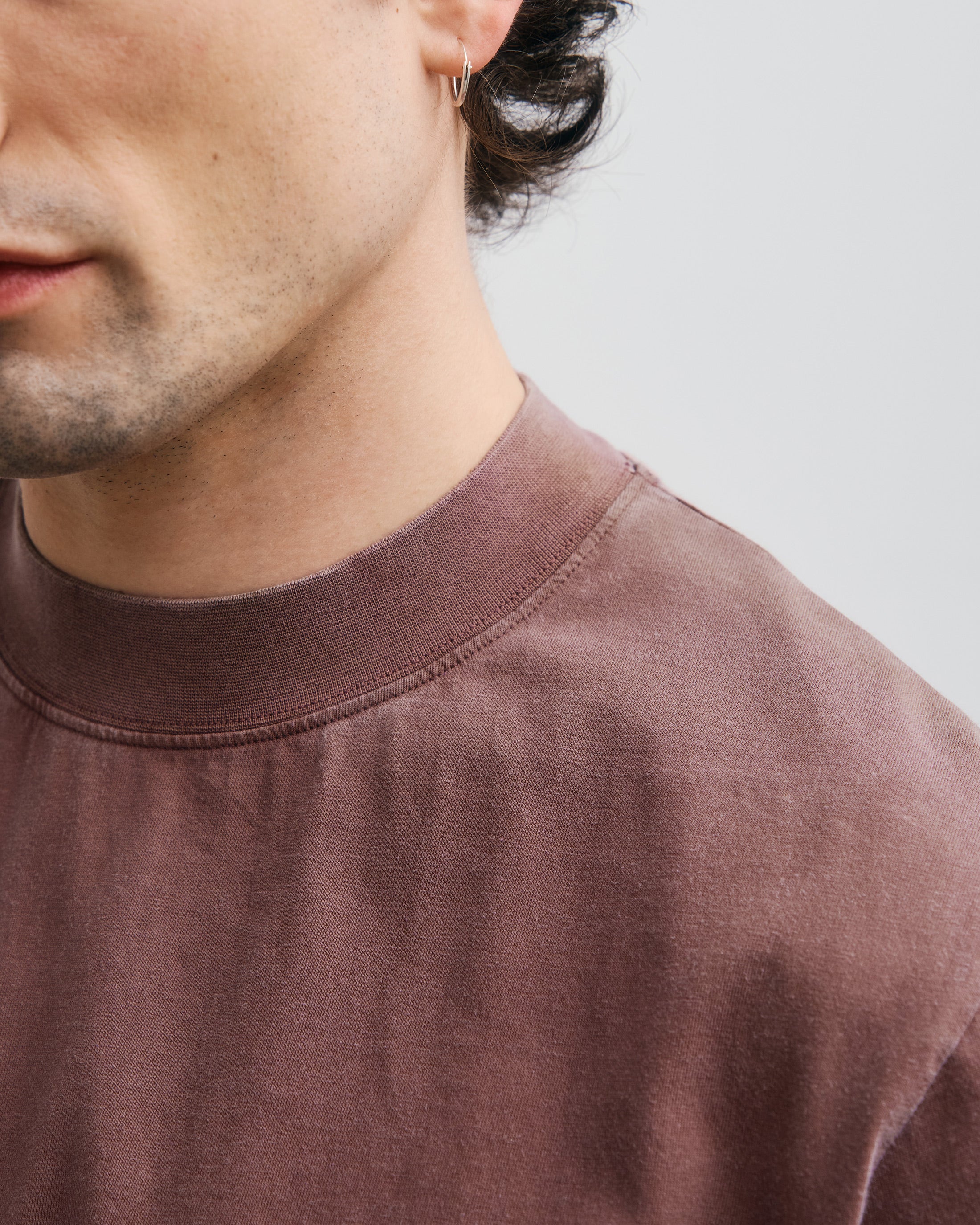 T-Shirt mit Breitem Kragen - Braun