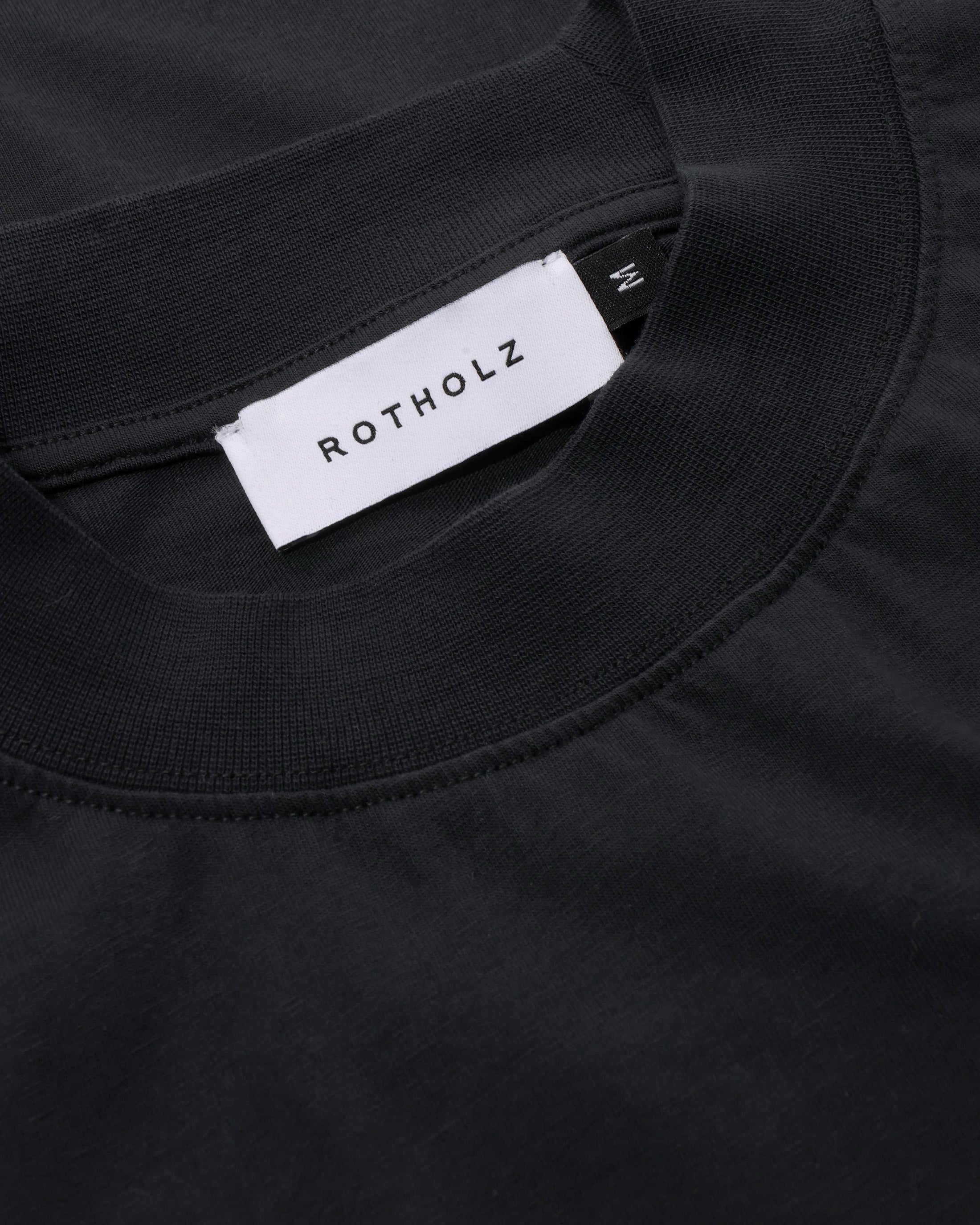 T-Shirt mit Breitem Kragen - Schwarz