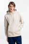 Männer Model trägt den Rotholz Logo Hoodie aus Bio-Baumwolle in Creme
